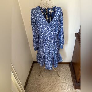 Eliza J blue floral surplice long sleeve dress with pockets size 4